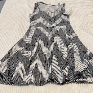 LuLaRoe White and BlackTank top summer slinky cool material so comfy